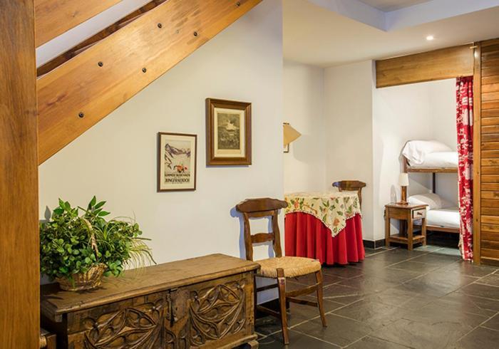Apartamentos Linsoles Eriste Buitenkant foto