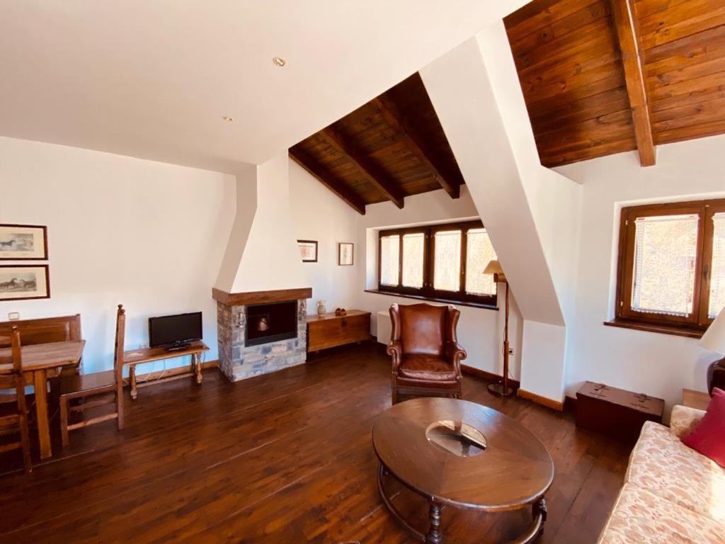 Apartamentos Linsoles Eriste Buitenkant foto